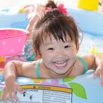 赤ちゃんのビニールプールはいつから入れる注意点と水遊びおむつ