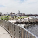 横浜鶴見川河口の貝殻浜でハゼ釣りと川遊び、近くの駐車場とトイレ